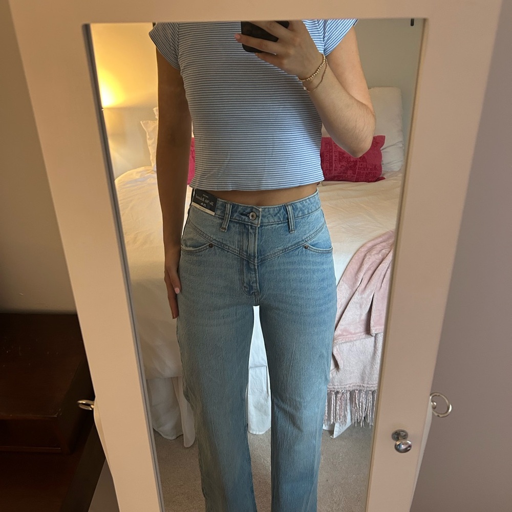 Abercrombie Curve Love Relaxed 90’s light wash jean